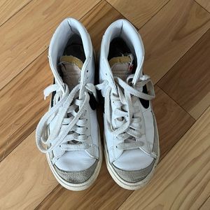 Nike Blazers - SZ 8.5